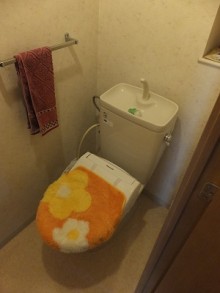 広々とした浴槽と壁のアクセントで、癒しの空間に 広々とした浴槽と壁のアクセントで、癒しの空間に